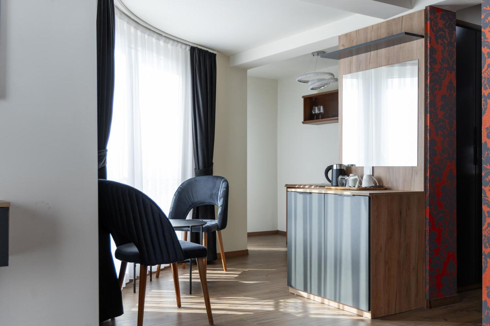 Vetus Hotel Пристина Екстериор снимка